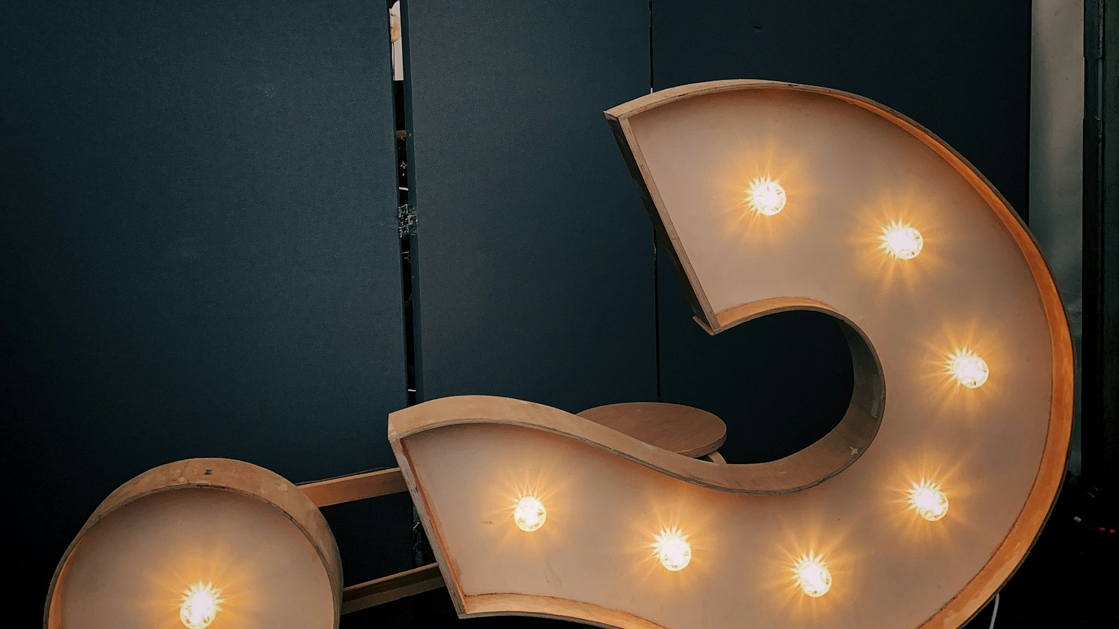A question mark sign lit with bulbs